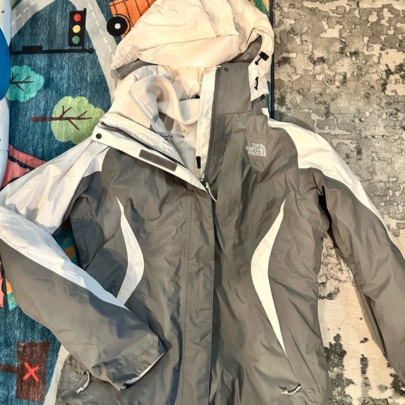 The North Face 2 in 1 Outdoor Jacket (SP) - Picture 2 of 5